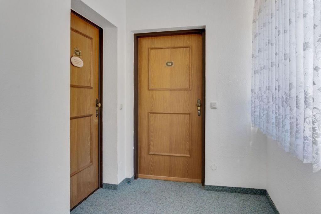 Apartment Noemi Бад Гоисерн Экстерьер фото